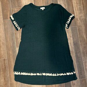 Umgee dark gree short sleeve knit dress with tassle details Size M